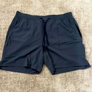 Men’s Lululemon oil can gray license to train shorts. Men’s XL.